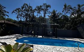 Chalé em Maresias - Quintal Privativo - Pet Friendly 4 Hóspedes